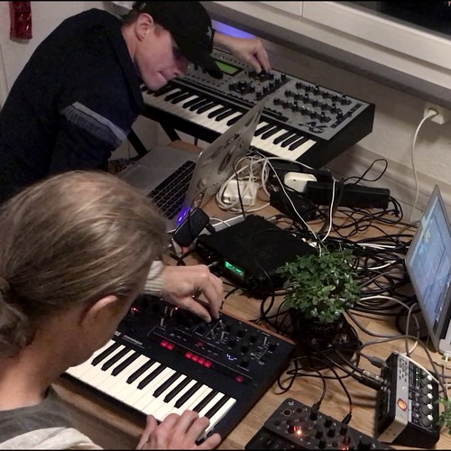 pics/vidthumb/moonshaped-thumbnail-video-kitchenclap.jpg