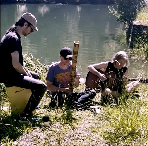 pics/vidthumb/moonshaped-thumbnail-video-lunar-unplugged.jpg